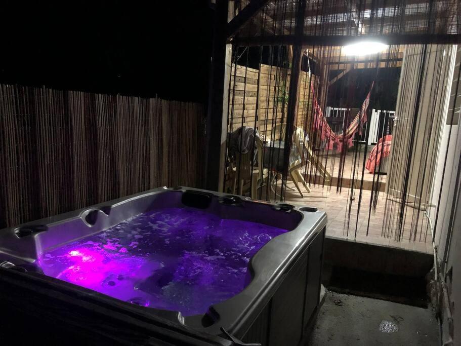 Logement Dans Un Lieu Calme Et Verdoyant A Proximite De Tout Avec Jacuzzi!!! Basse Terre Bagian luar foto