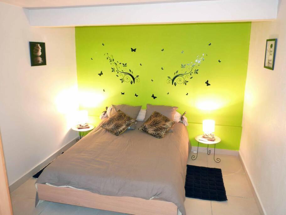 Logement Dans Un Lieu Calme Et Verdoyant A Proximite De Tout Avec Jacuzzi!!! Basse Terre Bagian luar foto